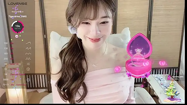 Snapshot of Yuuuuuly chatting on December 18, 2024, 4:49 pm Yuuuuuly online show from December 18, 2024, 4:49 pm