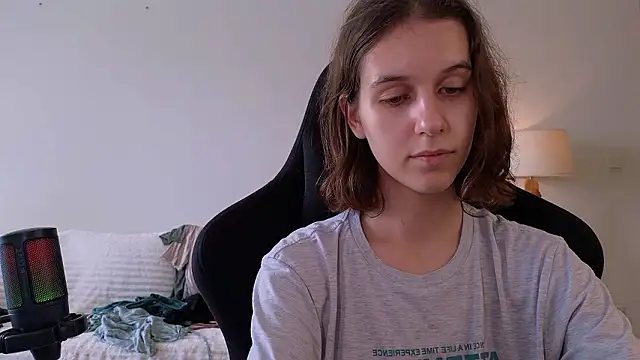 VanessaBayer2 online show from December 7, 2024, 4:09 am