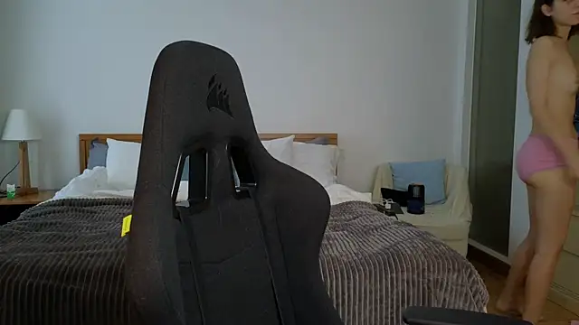 VanessaBayer2 online show from March 17, 2025, 12:30 am