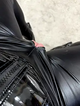 SexyLatexObject online show from September 30, 2025, 1:16 pm