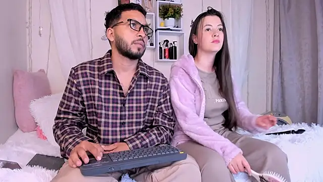 Idara and Edahi01 online show from March 22, 2025, 11:42 pm