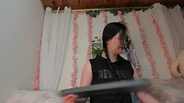 Idara and Edahi01 online show from February 1, 2026, 10:30 pm