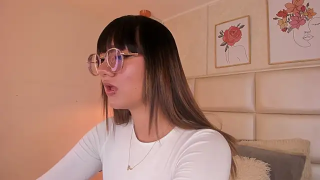 Aily Yozuko online show from March 25, 2026, 2:39 am