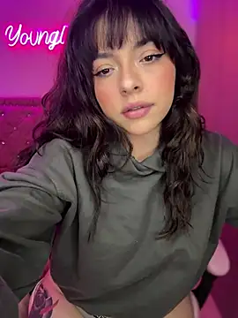 Snapshot of YovngBaby chatting on July 2, 2026, 5:13 am YovngBaby online show from July 2, 2026, 5:13 am