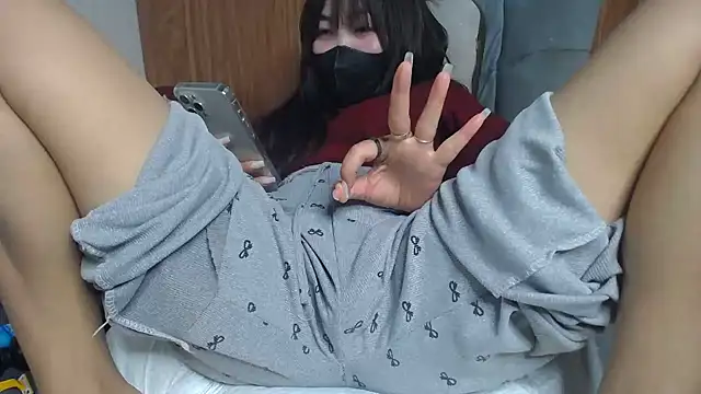 Snapshot of Hatachi_ne12 chatting on February 4, 2026, 5:35 am Hatachi ne12 online show from February 4, 2026, 5:35 am