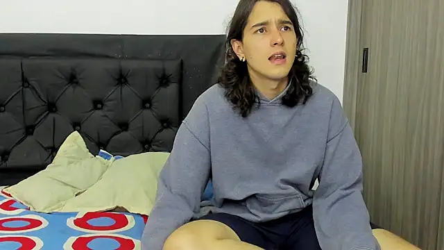 alex connorr online show from January 3, 2025, 8:32 pm