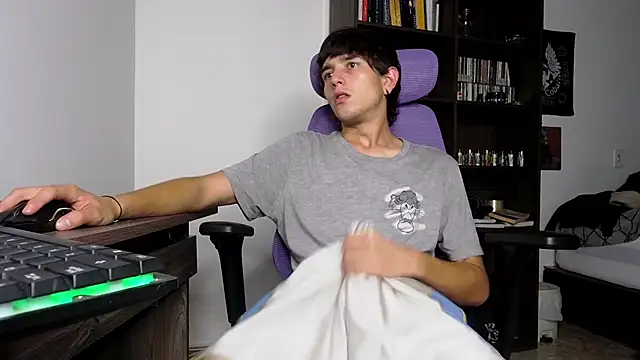 alex connorr online show from November 7, 2025, 3:39 am