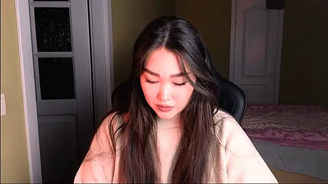 Snapshot of Erica_Wayne chatting on January 28, 2025, 2:21 pm Erica Wayne online show from January 28, 2025, 2:21 pm