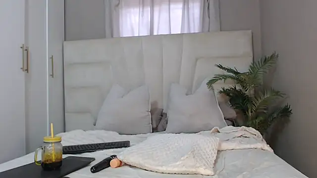 naughtyblackdolie online show from February 27, 2025, 9:22 am