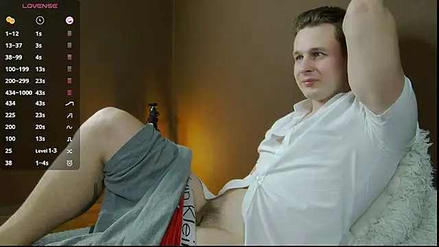 Snapshot of charlie_smiley chatting on December 3, 2024, 2:25 am charlie smiley online show from December 3, 2024, 2:25 am