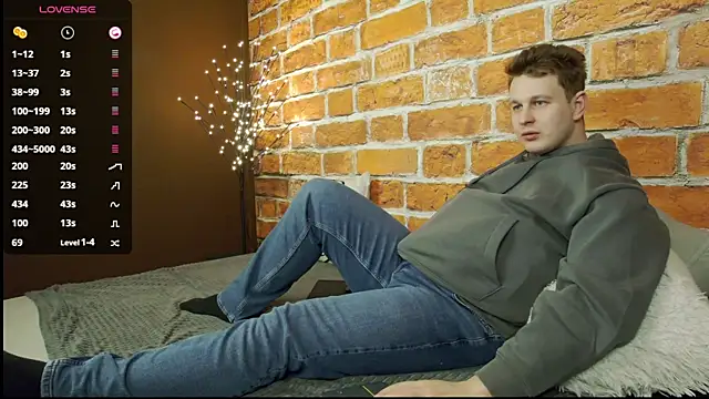 Snapshot of charlie_smiley chatting on December 21, 2025, 6:48 pm charlie smiley online show from December 21, 2025, 6:48 pm