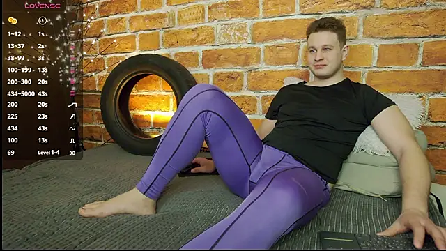 Snapshot of charlie_smiley chatting on February 9, 2026, 4:49 am charlie smiley online show from February 9, 2026, 4:49 am