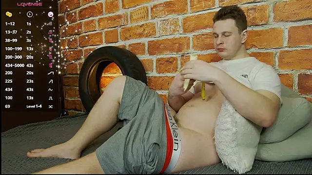 Snapshot of charlie_smiley chatting on February 18, 2026, 2:18 am charlie smiley online show from February 18, 2026, 2:18 am