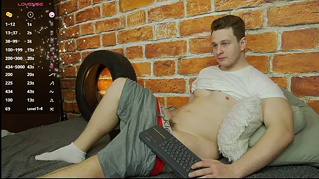 Snapshot of charlie_smiley chatting on March 2, 2026, 7:15 am charlie smiley online show from March 2, 2026, 7:15 am