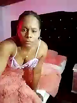 Snapshot of Camille_rose_ chatting on February 23, 2025, 9:59 pm Camille rose online show from February 23, 2025, 9:59 pm