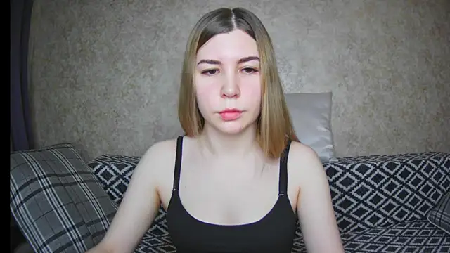 Snapshot of ElllaNuar chatting on December 9, 2024, 2:13 am ElllaNuar online show from December 9, 2024, 2:13 am