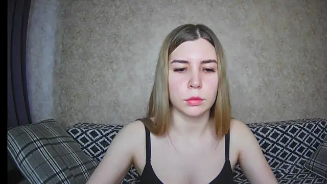 Snapshot of ElllaNuar chatting on December 9, 2024, 5:18 am ElllaNuar online show from December 9, 2024, 5:18 am