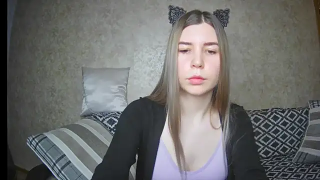 Snapshot of ElllaNuar chatting on February 3, 2025, 4:14 am ElllaNuar online show from February 3, 2025, 4:14 am