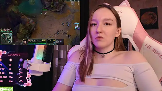 MoonlishSiren online show from February 12, 2025, 8:40 pm