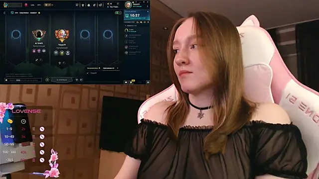 MoonlishSiren online show from October 23, 2025, 8:18 pm