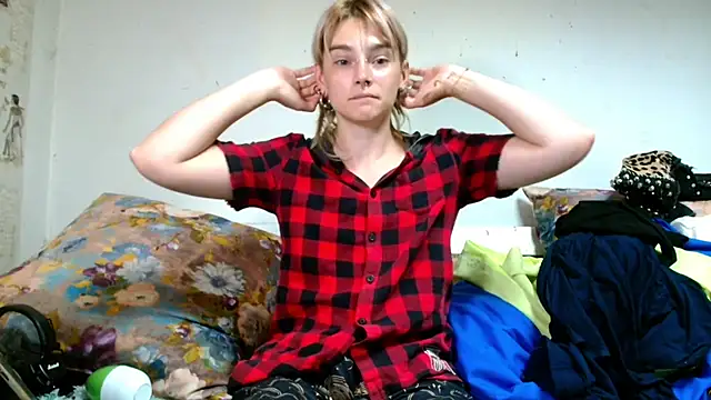 Snapshot of Sophie_Bell chatting on June 23, 2026, 5:22 pm Sophie Bell online show from June 23, 2026, 5:22 pm