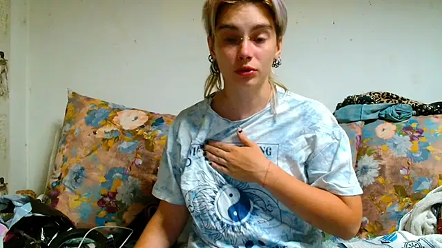 Snapshot of Sophie_Bell chatting on July 4, 2026, 11:00 pm Sophie Bell online show from July 4, 2026, 11:00 pm
