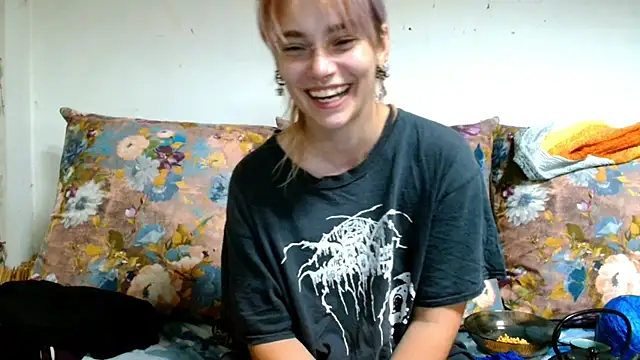 Snapshot of Sophie_Bell chatting on July 18, 2026, 9:51 pm Sophie Bell online show from July 18, 2026, 9:51 pm