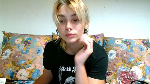 Snapshot of Sophie_Bell chatting on August 4, 2026, 8:55 pm Sophie Bell online show from August 4, 2026, 8:55 pm