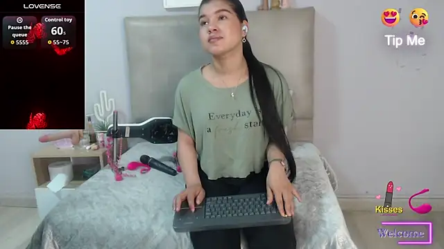 Snapshot of SophiaMeyerst chatting on July 9, 2026, 2:54 pm SophiaMeyerst online show from July 9, 2026, 2:54 pm