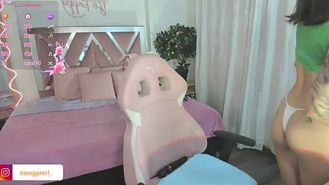 Snapshot of meggan_tay chatting on January 15, 2025, 7:44 pm meggan tay online show from January 15, 2025, 7:44 pm