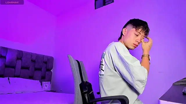 MarcusCollinss  online show from December 9, 2024, 1:02 pm