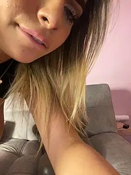 MiaWhitePink  online show from February 7, 2025, 11:12 am