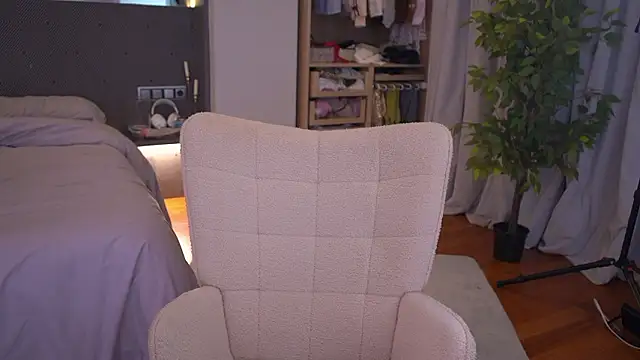 LexieLoree online show from March 19, 2026, 3:10 am