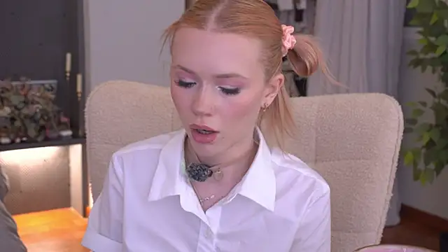 Snapshot of LexieLoree chatting on June 29, 2026, 3:02 am LexieLoree online show from June 29, 2026, 3:02 am