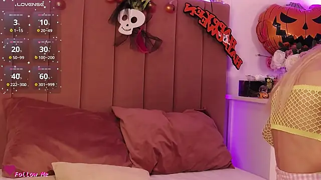 PinkySparks online show from October 29, 2025, 7:37 pm