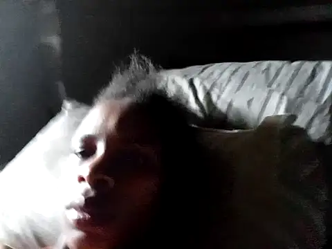 Snapshot of Dollie94 chatting on January 21, 2025, 12:18 pm Dollie94 online show from January 21, 2025, 12:18 pm