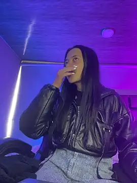 Isabella 21x online show from April 14, 2026, 1:06 pm