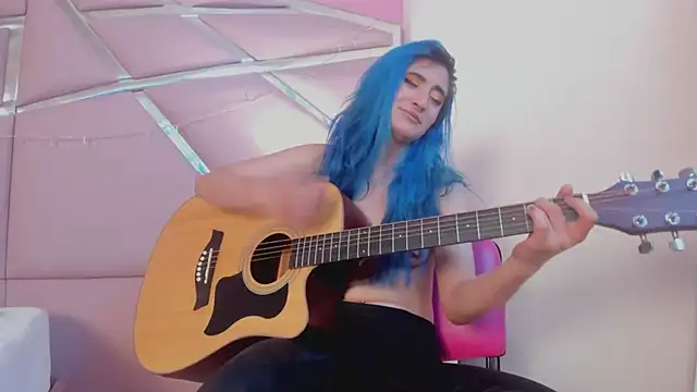 Snapshot of Lunapage chatting on March 6, 2025, 7:10 pm Lunapage online show from March 6, 2025, 7:10 pm