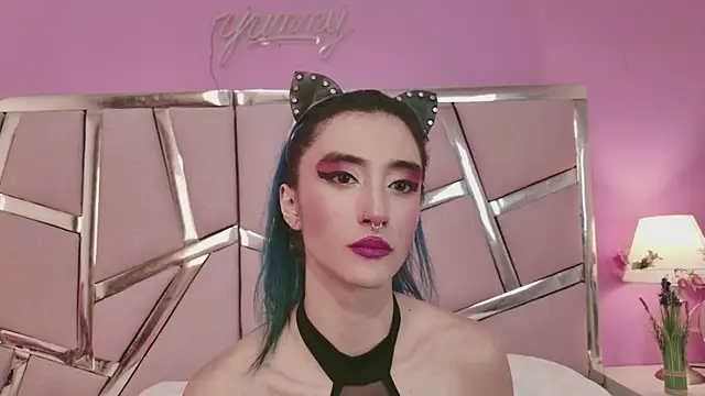 Snapshot of Lunapage chatting on October 8, 2025, 8:17 pm Lunapage online show from October 8, 2025, 8:17 pm