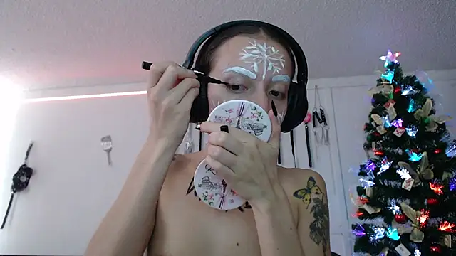 Snapshot of Eloise-brown chatting on December 8, 2024, 9:19 pm Eloise-brown online show from December 8, 2024, 9:19 pm