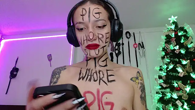 Snapshot of Eloise-brown chatting on December 9, 2024, 8:22 am Eloise-brown online show from December 9, 2024, 8:22 am