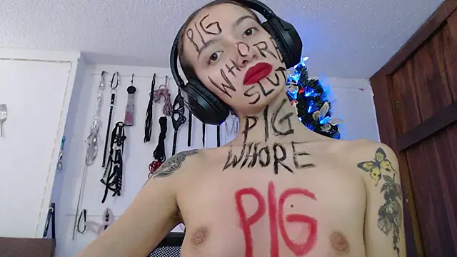 Snapshot of Eloise-brown chatting on December 9, 2024, 8:54 pm Eloise-brown online show from December 9, 2024, 8:54 pm