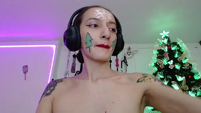 Snapshot of Eloise-brown chatting on December 16, 2024, 11:39 pm Eloise-brown online show from December 16, 2024, 11:39 pm