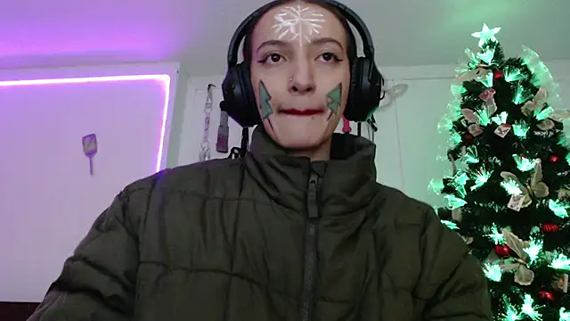 Snapshot of Eloise-brown chatting on December 17, 2024, 2:44 am Eloise-brown online show from December 17, 2024, 2:44 am