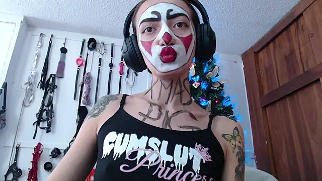 Snapshot of Eloise-brown chatting on December 23, 2024, 6:37 pm Eloise-brown online show from December 23, 2024, 6:37 pm