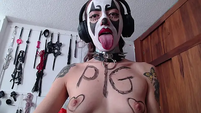 Snapshot of Eloise-brown chatting on December 24, 2024, 7:33 pm Eloise-brown online show from December 24, 2024, 7:33 pm