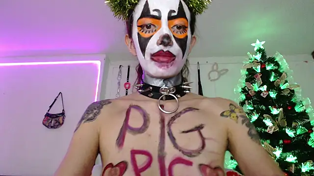 Snapshot of Eloise-brown chatting on December 24, 2024, 10:39 pm Eloise-brown online show from December 24, 2024, 10:39 pm