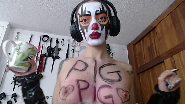 Snapshot of Eloise-brown chatting on December 25, 2024, 7:45 pm Eloise-brown online show from December 25, 2024, 7:45 pm