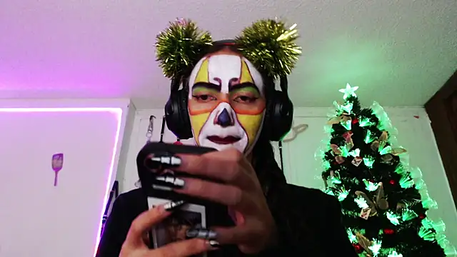 Snapshot of Eloise-brown chatting on December 28, 2024, 8:58 pm Eloise-brown online show from December 28, 2024, 8:58 pm