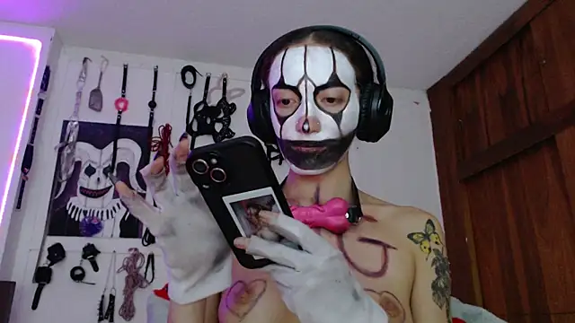 Snapshot of Eloise-brown chatting on January 4, 2025, 11:59 pm Eloise-brown online show from January 4, 2025, 11:59 pm